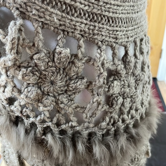 Sioni Wool mix / fur lined crochet/knit vest. - Picture 10 of 13